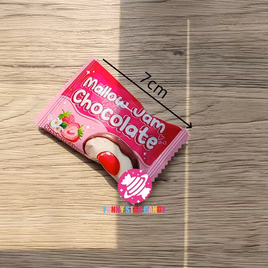 Guimauve fourrée à la confiture de fraises sucrée